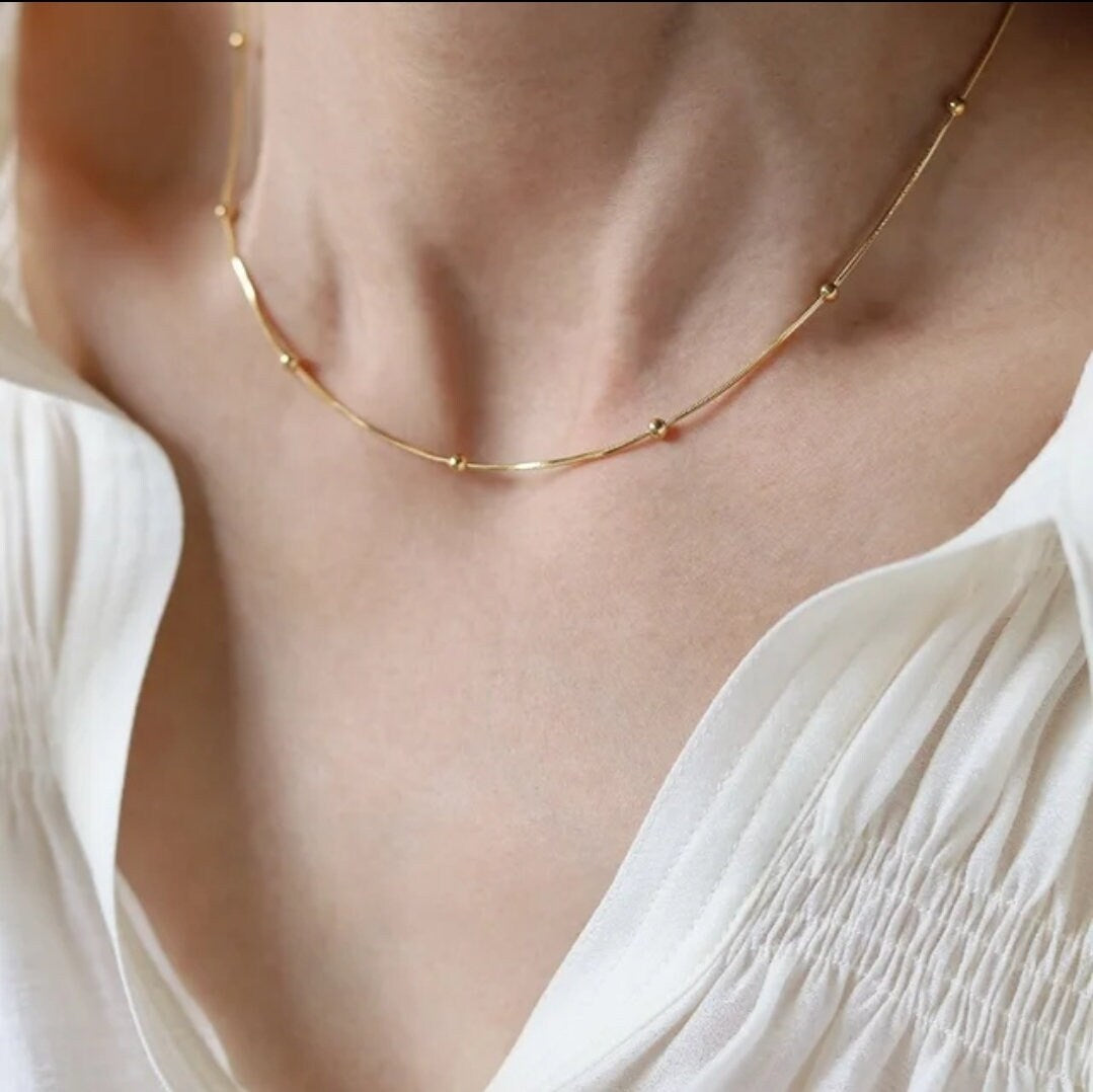 woman wearing Beaded gold chain necklace with delicate detailing